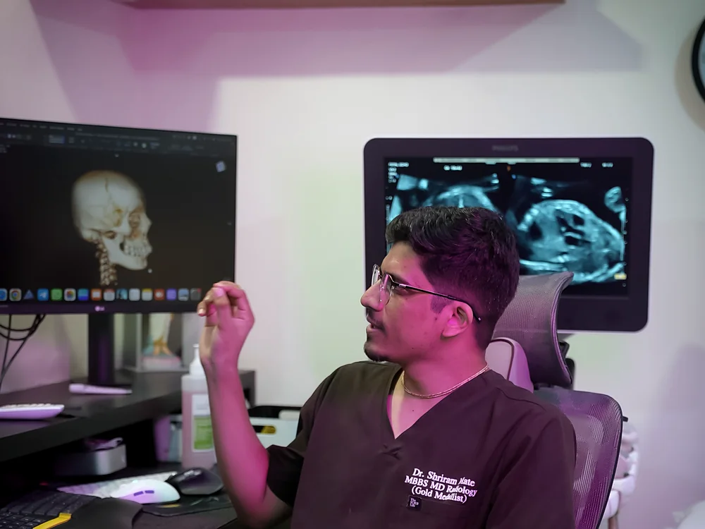 Dr. Mate reading a 3D CT reconstruction at the reporting station